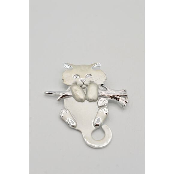 AJC Vintage Cat Pin Brooch Brushed Silver Cute Hanging Tree Branch Signed Bin8 - Picture 3 of 10